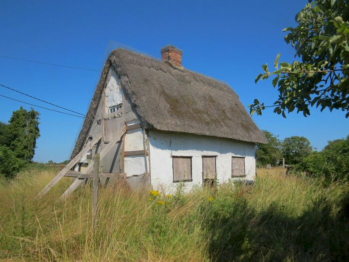 1 Bedroom Cottage For Sale In Mill Road, Thurleigh, Thurleigh, Bedford, MK44