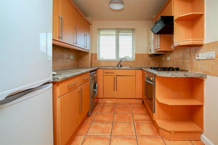 2 Bedroom Flat To Rent In Fenwick Court, Netherfield, Nottingham, NG4