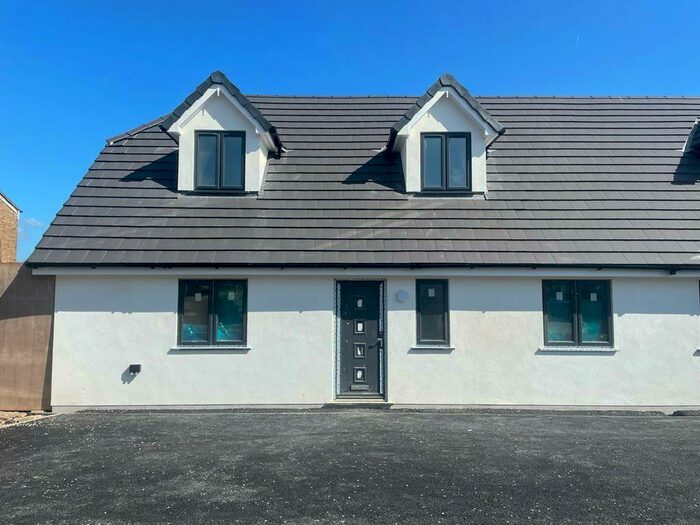 4 Bedroom House To Rent In Keats Avenue, Harold Hill, RM3