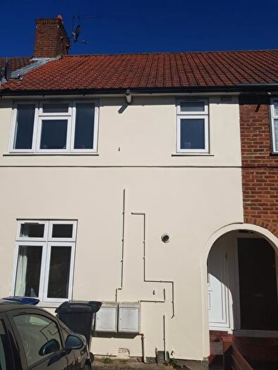 Terraced House To Rent In Goldbeaters Grove, Edgware, HA8
