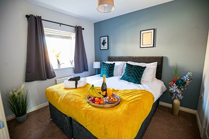 3 Bedroom House To Rent In Warwick Avenue, Milton Keynes, Buckinghamshire, MK10