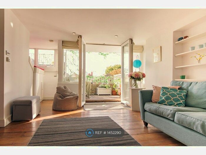 3 Bedroom Maisonette To Rent In Devonport Road, London, W12