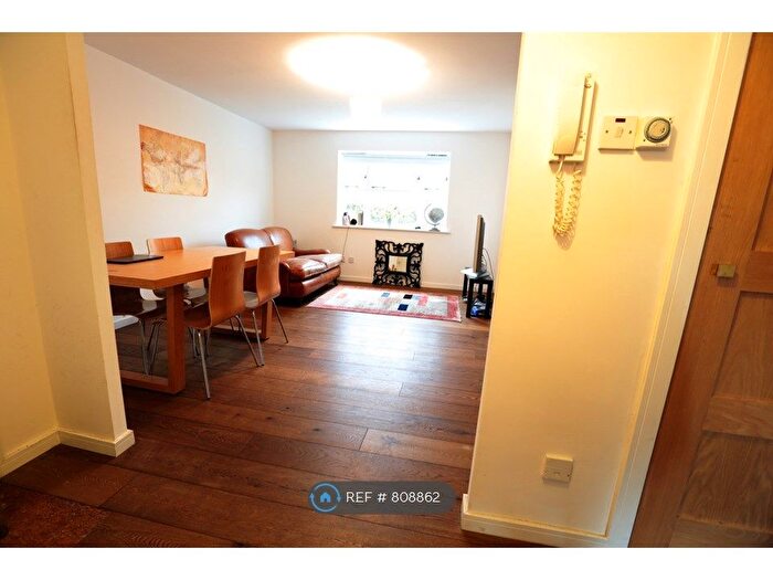 2 Bedroom Flat To Rent In Herritage Park, London, SW17