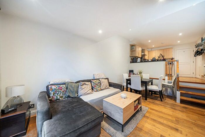 2 Bedroom Flat To Rent In Bassingham Road, Wandsworth, London, SW18
