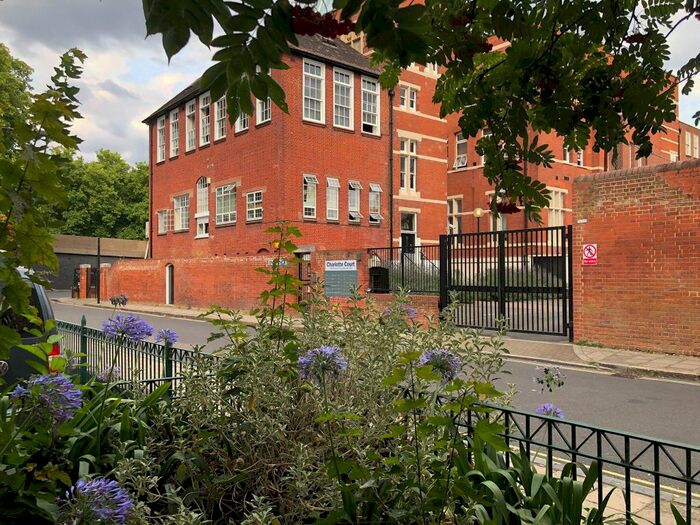 1 Bedroom Flat To Rent In Charlotte Court, B Old Kent Road, Westminster, SE1