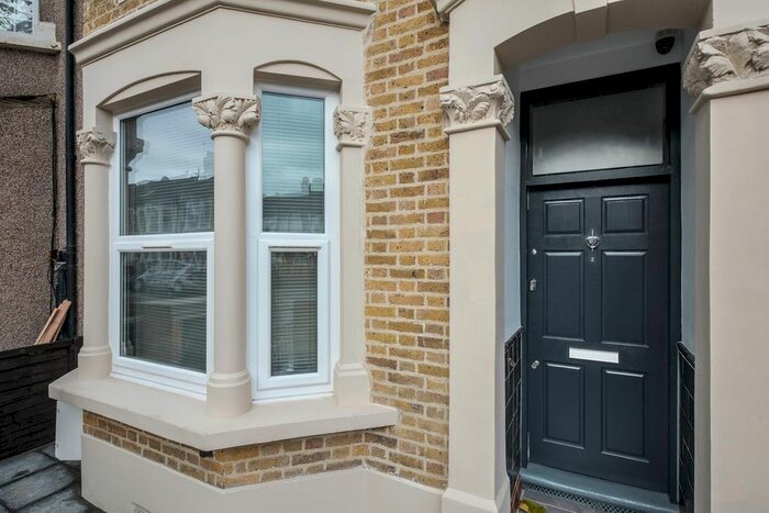 3 Bedroom Flat To Rent In Rectory Road, London, E12