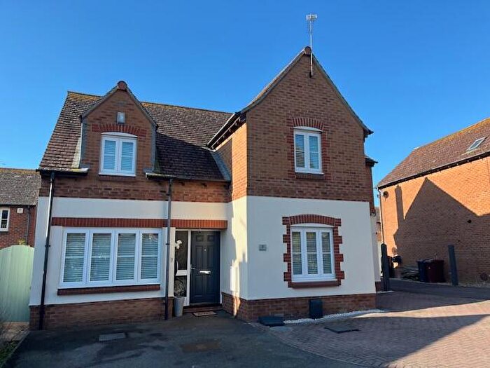 4 Bedroom Detached House For Sale In Robinson Close, Selsey, PO20