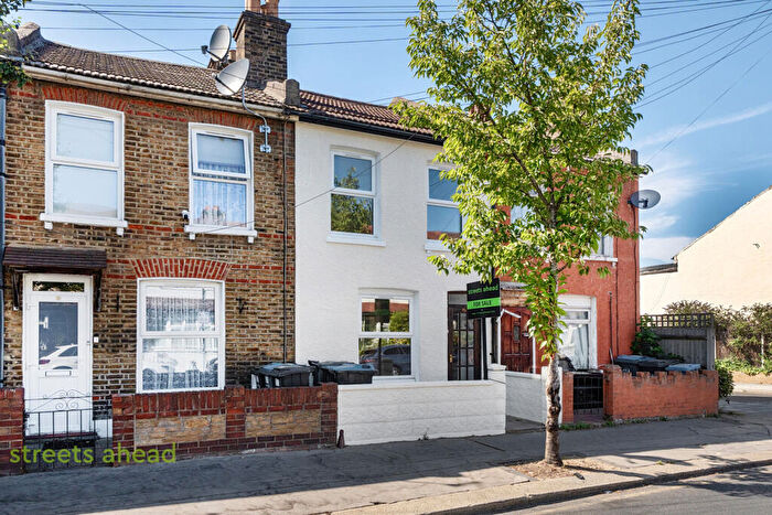 2 Bedroom Terraced House For Sale In Gloucester Road, Croydon, CR0