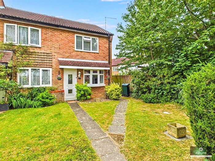 2 Bedroom End Of Terrace House To Rent In Budgen Close, Pound Hill, RH10