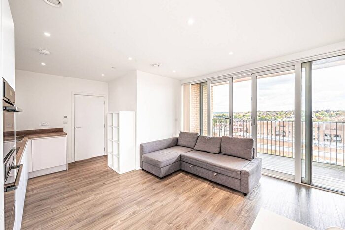 2 Bedroom Flat To Rent In Moorhen Drive, Hendon, London, NW9