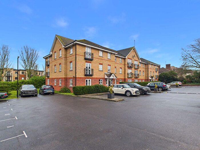 2 Bedroom Flat For Sale In Ensign Close, Leigh-On-Sea, SS9