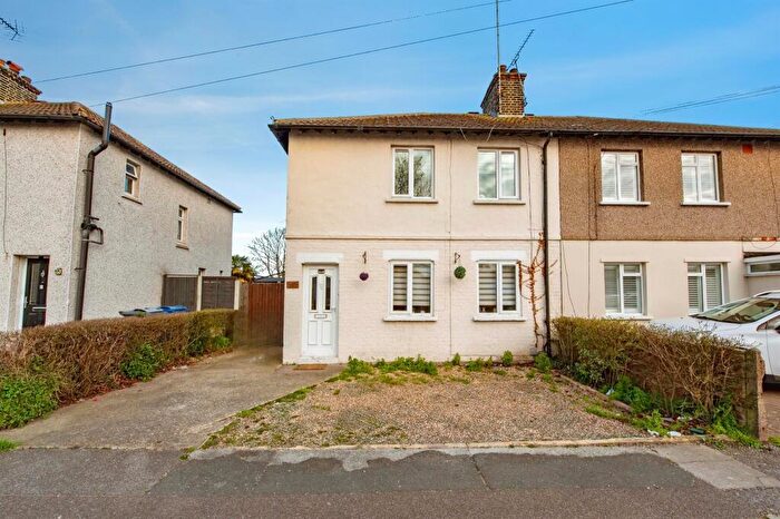 3 Bedroom Semi Detached House For Sale In Hathaway Road, Grays, RM17