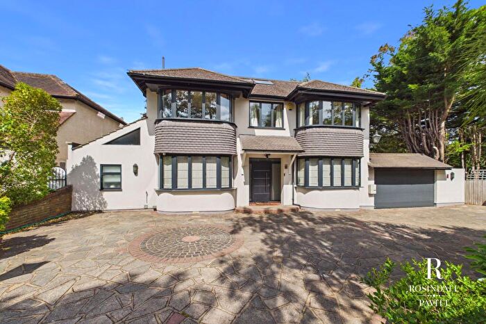 5 Bedroom Detached House For Sale In Lordsbury Field, Wallington, SM6