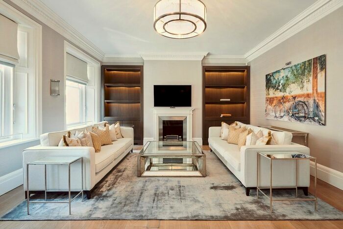 3 Bedroom Flat To Rent In Duke Street, London, W1K