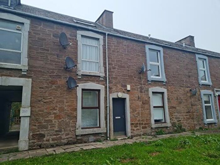 3 Bedroom Ground Maisonette To Rent In Clepington Road, Dundee, DD3