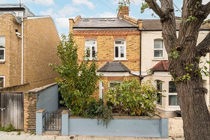 5 Bedroom Semi-detached House For Sale In Noyna Road, Tooting, SW17