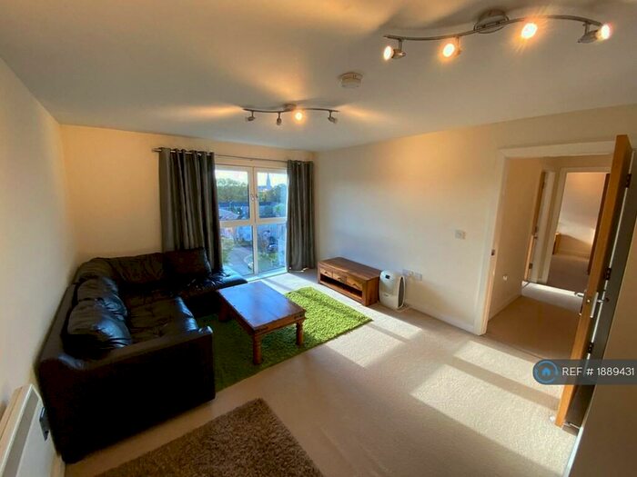 2 Bedroom Flat To Rent In Bishops Corner, Manchester, M15