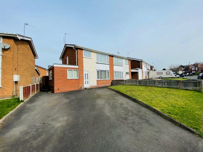 4 Bedroom Semi-Detached House To Rent In Witley Avenue, B63