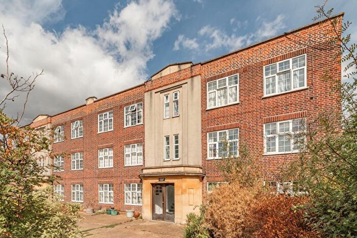 2 Bedroom Flat To Rent In Park Road, East Twickenham, TW1