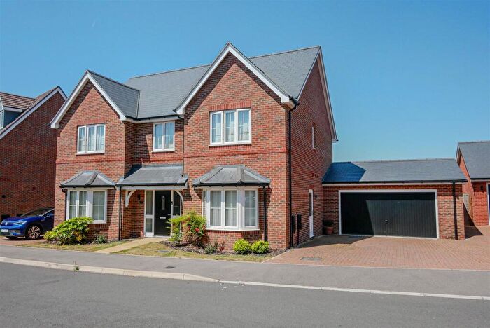 5 Bedroom Detached House For Sale In Broad Lays, Benson, OX10