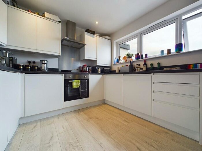 1 Bedroom Apartment For Sale In Old Road, Chatham, ME4