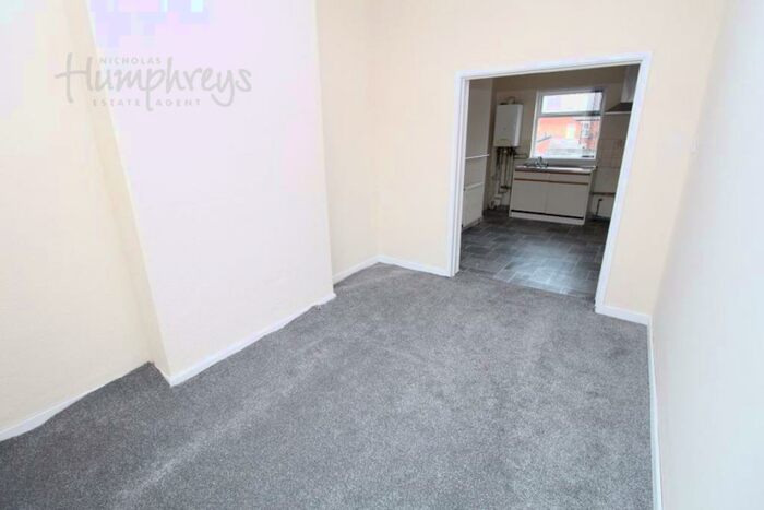 2 Bedroom Flat To Rent In Evelyn Road - - Viewings, B11
