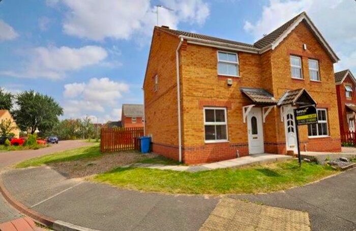 2 Bedroom Semi-Detached House To Rent In Charnwood Close, Kingswood, HU7