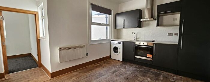 1 Bedroom Flat To Rent In One Bedroom Flat, Lower Addiscombe Road, Croydon, CR0