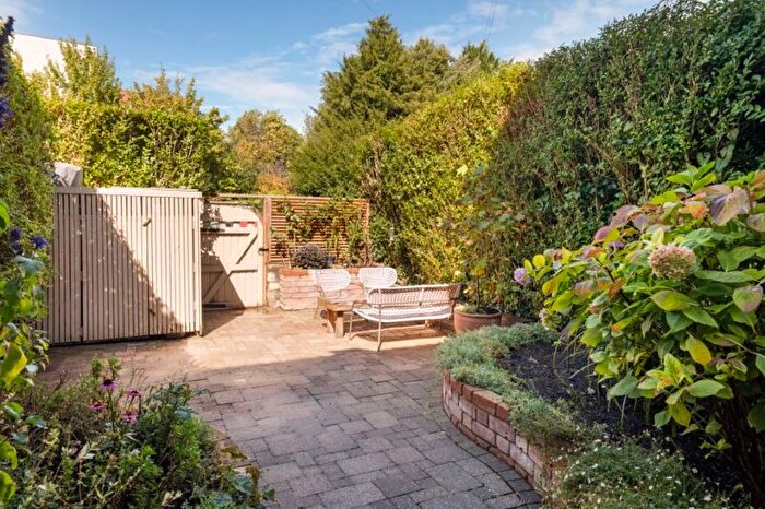 3 Bedroom Flat For Sale In Cotham Road, Cotham, Bristol, BS6