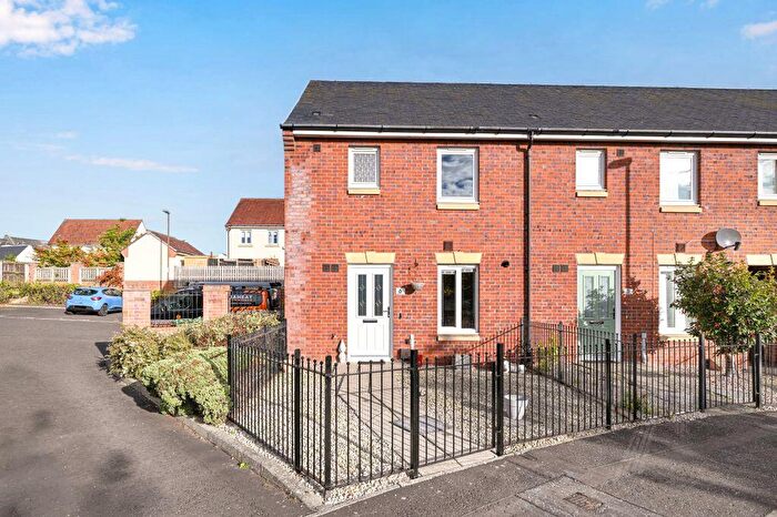 3 Bedroom End Of Terrace House For Sale In Burnbrae Place, Bonnyrigg, EH19