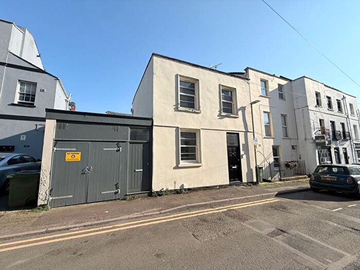 1 Bedroom Flat To Rent In Grosvenor Street, Cheltenham, GL52