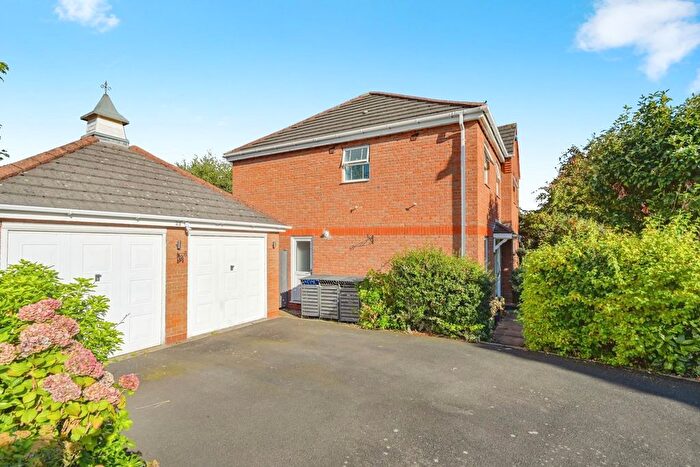 4 Bedroom Detached House For Sale In Orkney Drive, Wilnecote, Tamworth, B77