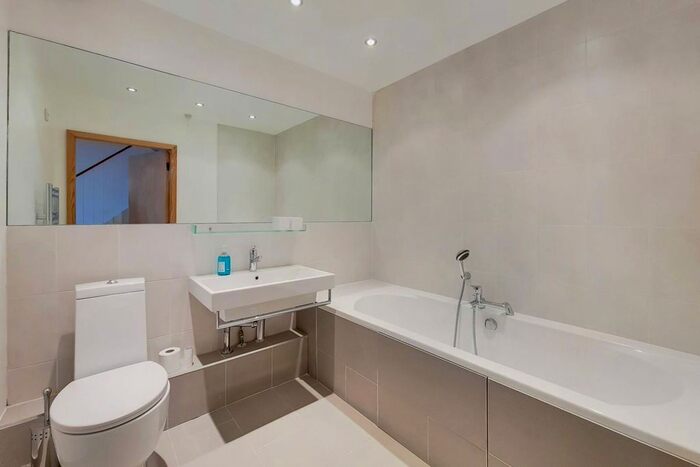 2 Bedroom Flat To Rent In Wenlock Road, Islington, London, N1