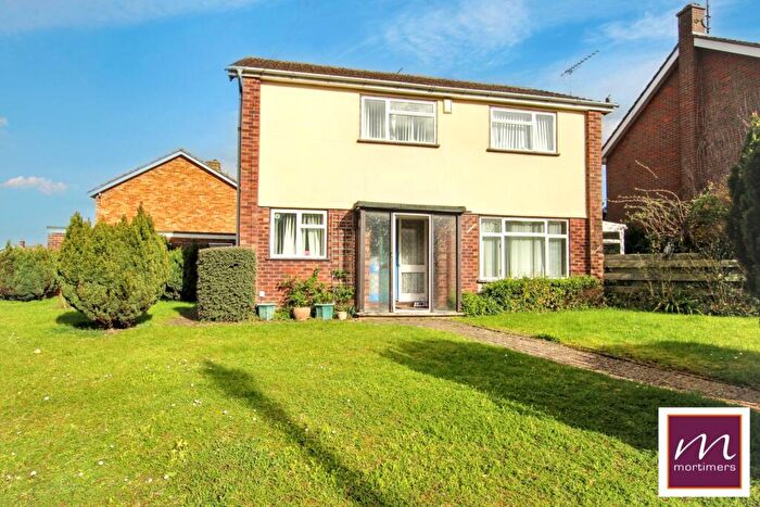 3 Bedroom Detached House For Sale In Malvern Road, Aylesbury, HP20