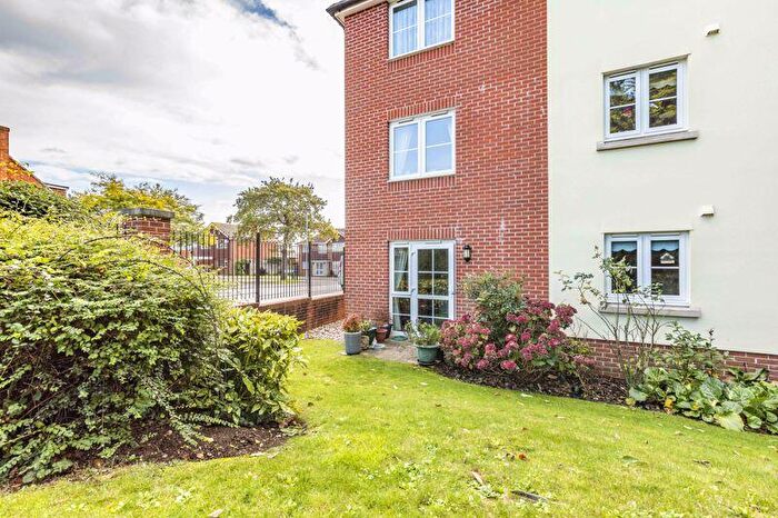 2 Bedroom Retirement Property For Sale In Havant Road, Cosham, PO6