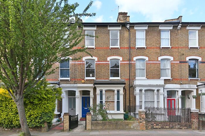 2 Bedroom Maisonette To Rent In Romilly Road, London, N4