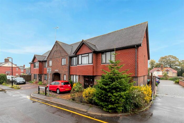 2 Bedroom Flat To Rent In North Grove Road, Hawkhurst, Cranbrook TN18