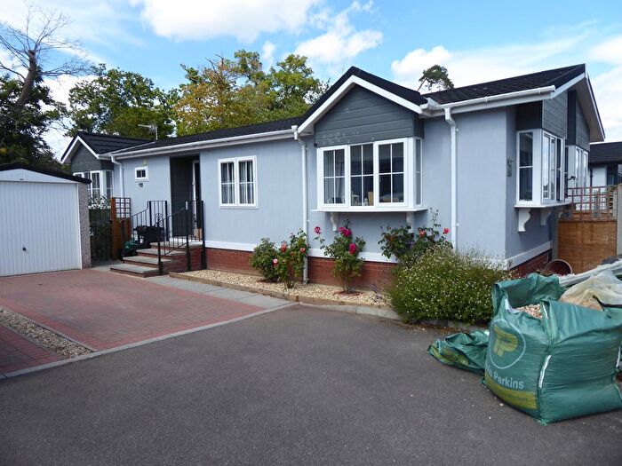 2 Bedroom Mobile/park Home For Sale In Beech Hill Road, Spencers Wood, Reading, Berkshire, RG7