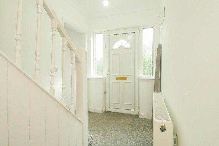 3 Bedroom Semi-Detached House For Sale In Westover Avenue, Leeds, LS13