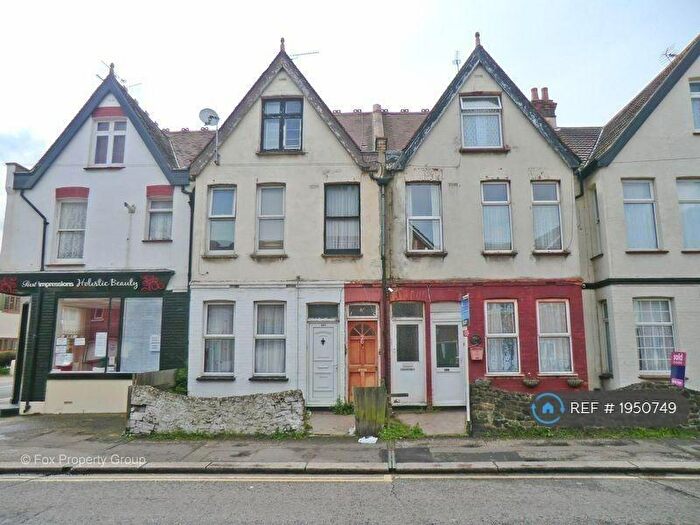 2 Bedroom Flat To Rent In Fairfax Drive, Essex, SS0