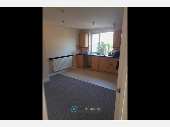 1 Bedroom Flat To Rent In Marshfield Road, Bristol, BS16