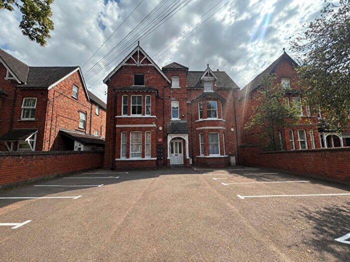 1 Bedroom Apartment To Rent In Lansdowne Road, MK40