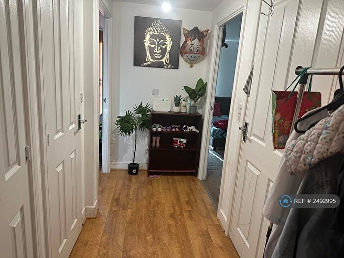 1 Bedroom Flat To Rent In Oxford House, Dagenham, RM8