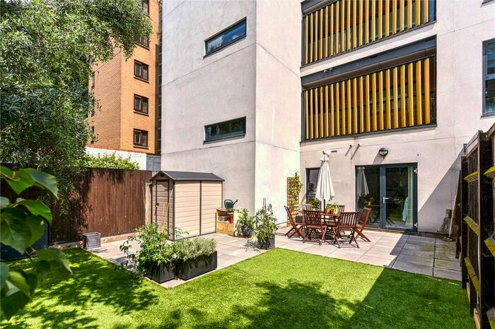 2 Bedroom Flat To Rent In Kings Cross Road, London, WC1X