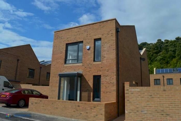 2 Bedroom Detached House To Rent In Castle Croft Drive, Sheffield, South Yorkshire, Uk, S2