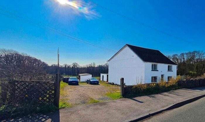 4 Bedroom Property For Sale In Cefneithin Road, Gorslas, Llanelli, SA14