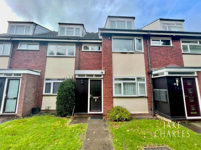 2 Bedroom Maisonette To Rent In Cherry Croft Gardens, Westfield Park, Pinner, HA5