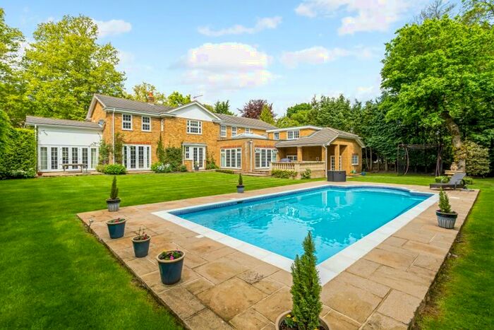 5 Bedroom Detached House To Rent In Burwood Park, Walton-on-Thames, KT12