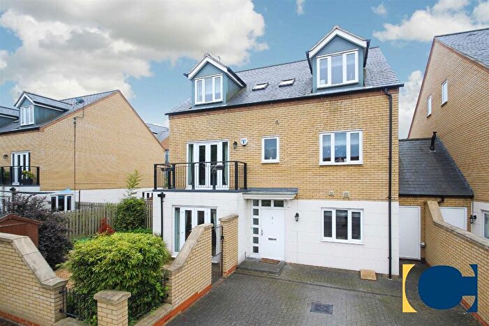 4 Bedroom Town House To Rent In Monellan Grove, Caldecotte, Milton Keynes, MK7