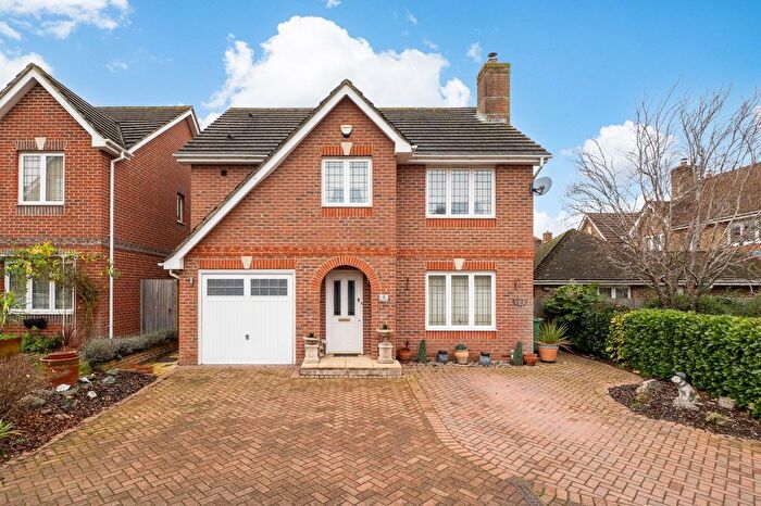 4 Bedroom Detached House For Sale In Kenny Drive, Carshalton, SM5
